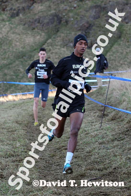 Yemaneberham Grippa (Europe) leads the junior mens 4k BUPA Great Edinburgh Cross Country. Photo: David T. Hewitson/Sports for All Pics